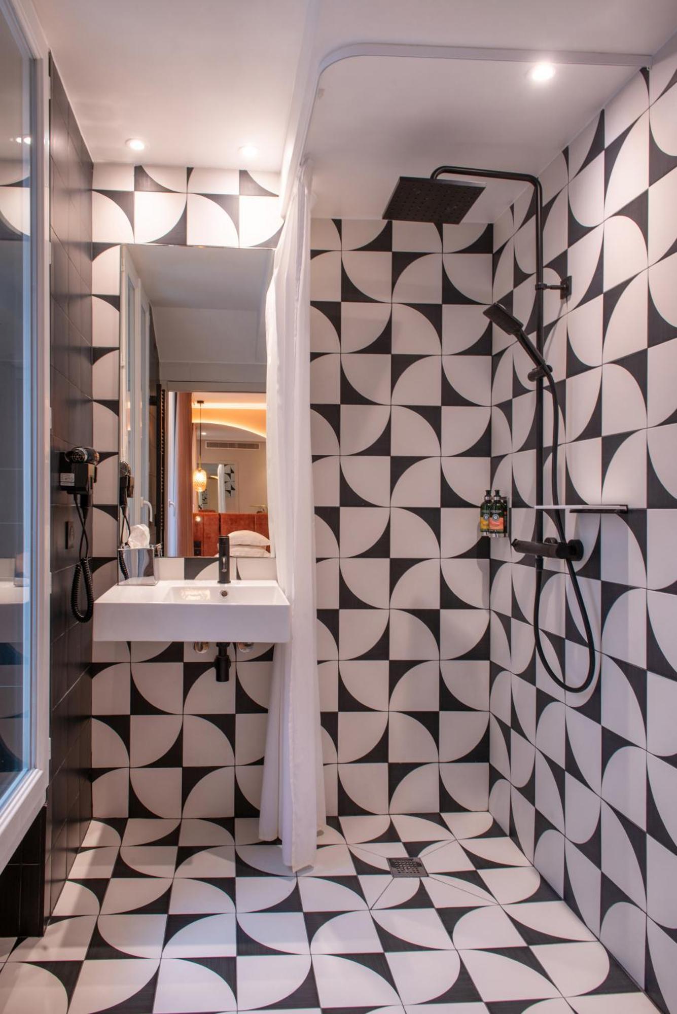 Double Room,1645012249:JPEG